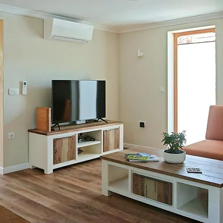 Virida, App Leopold Iii Vikendica Ivancna Gorica